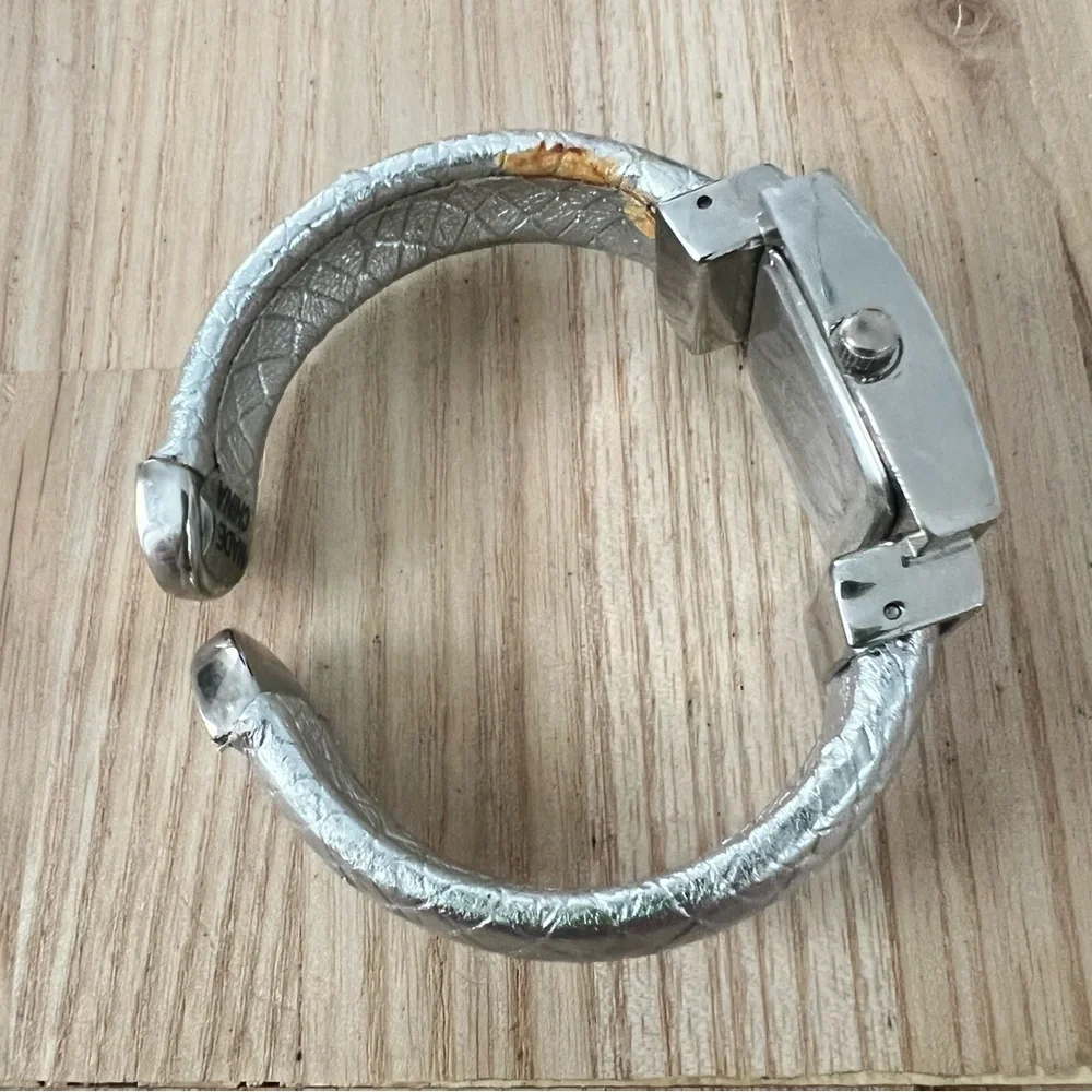 Terner ladies silver tone hinged cuff bracelet watch NEW BATTERY